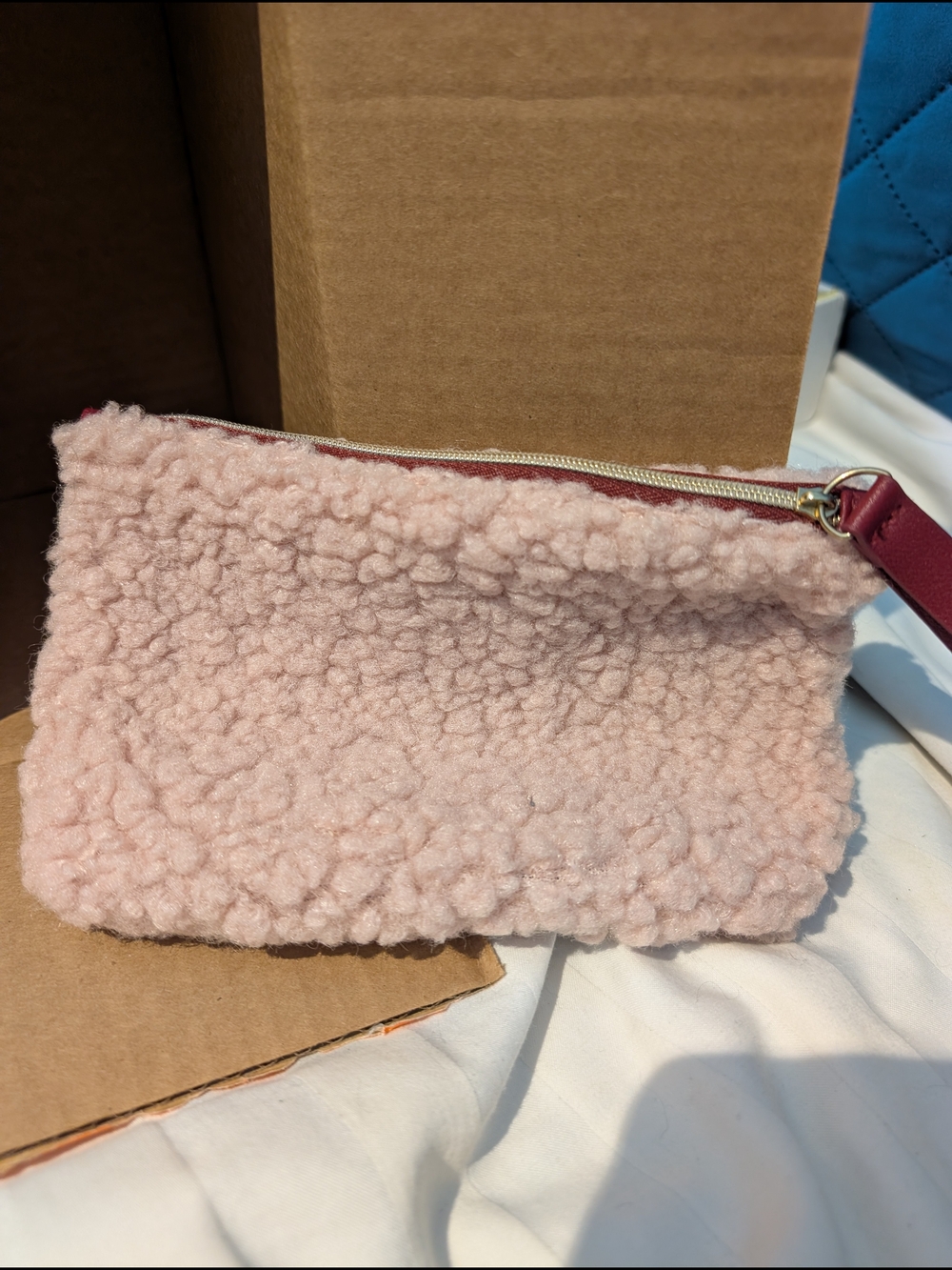 Assorted Box Of Items - Picture 6 of 8